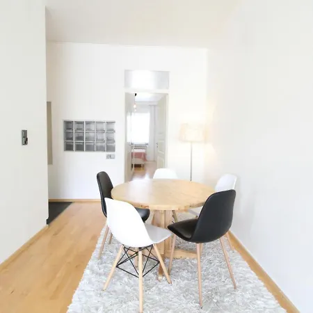 And Spacious For 4 With Sauna Huoneisto *