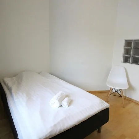 And Spacious For 4 With Sauna Lägenhet