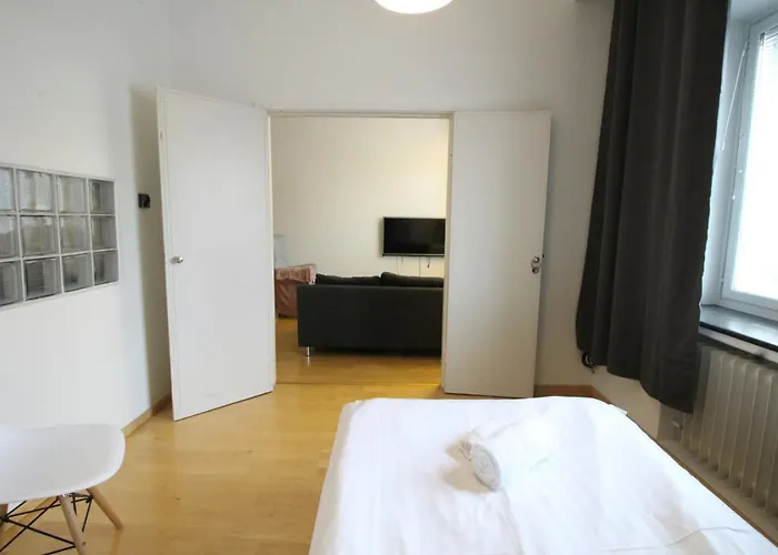 Huoneisto And Spacious For 4 With Sauna *