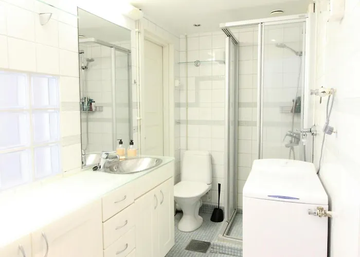 And Spacious For 4 With Sauna Huoneisto *